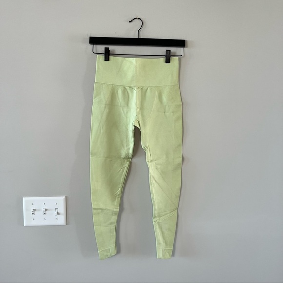 SET ACTIVE by Madelyn Cline Seamless Leggings - Key Lime - Picture 7 of 11